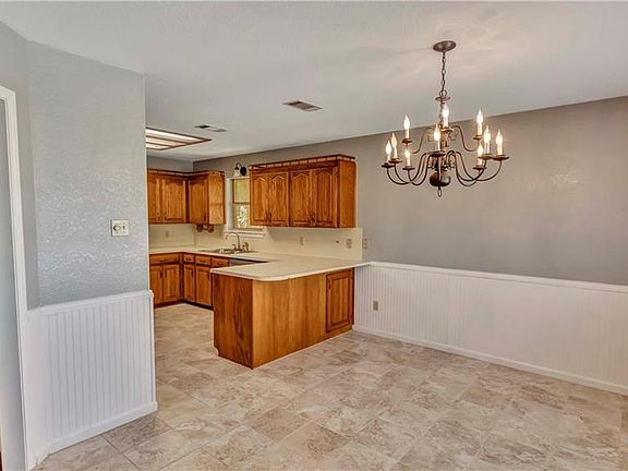 5th image of 1809 Diana Ln