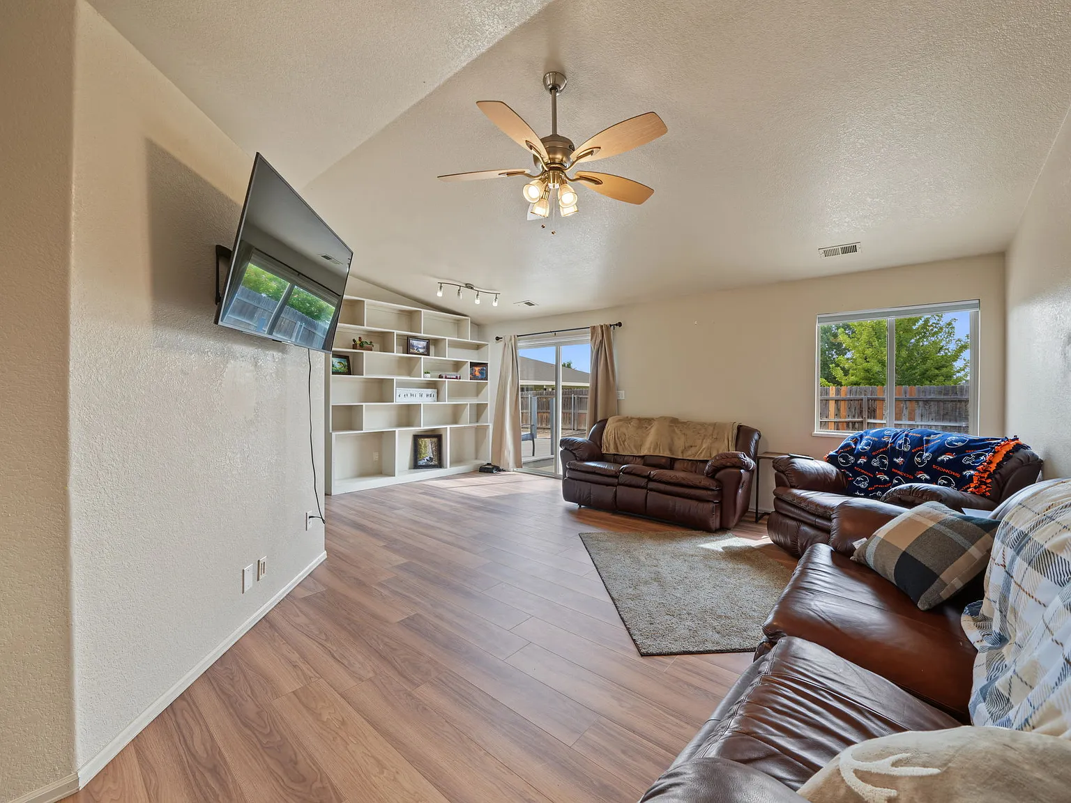 3 bed, 1243 sqft, $2,600 — Photo 3