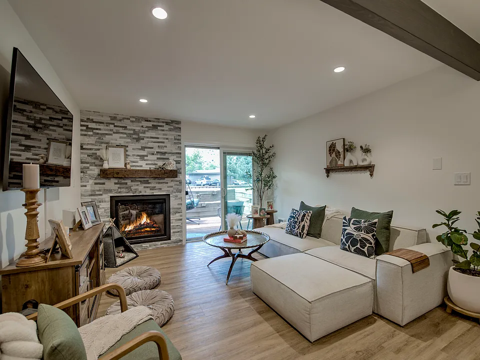 1061 W Beaver Creek Blvd