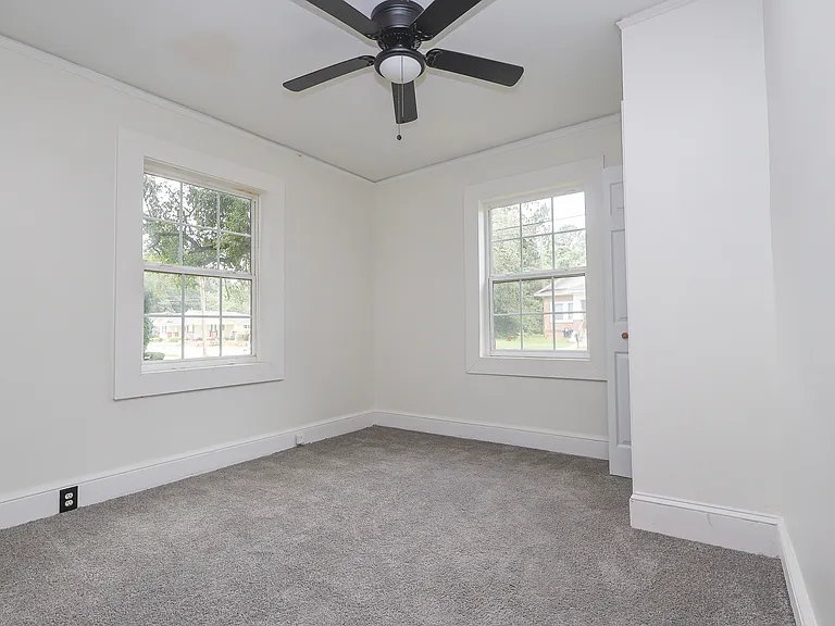 209 Calhoun St — Photo 15