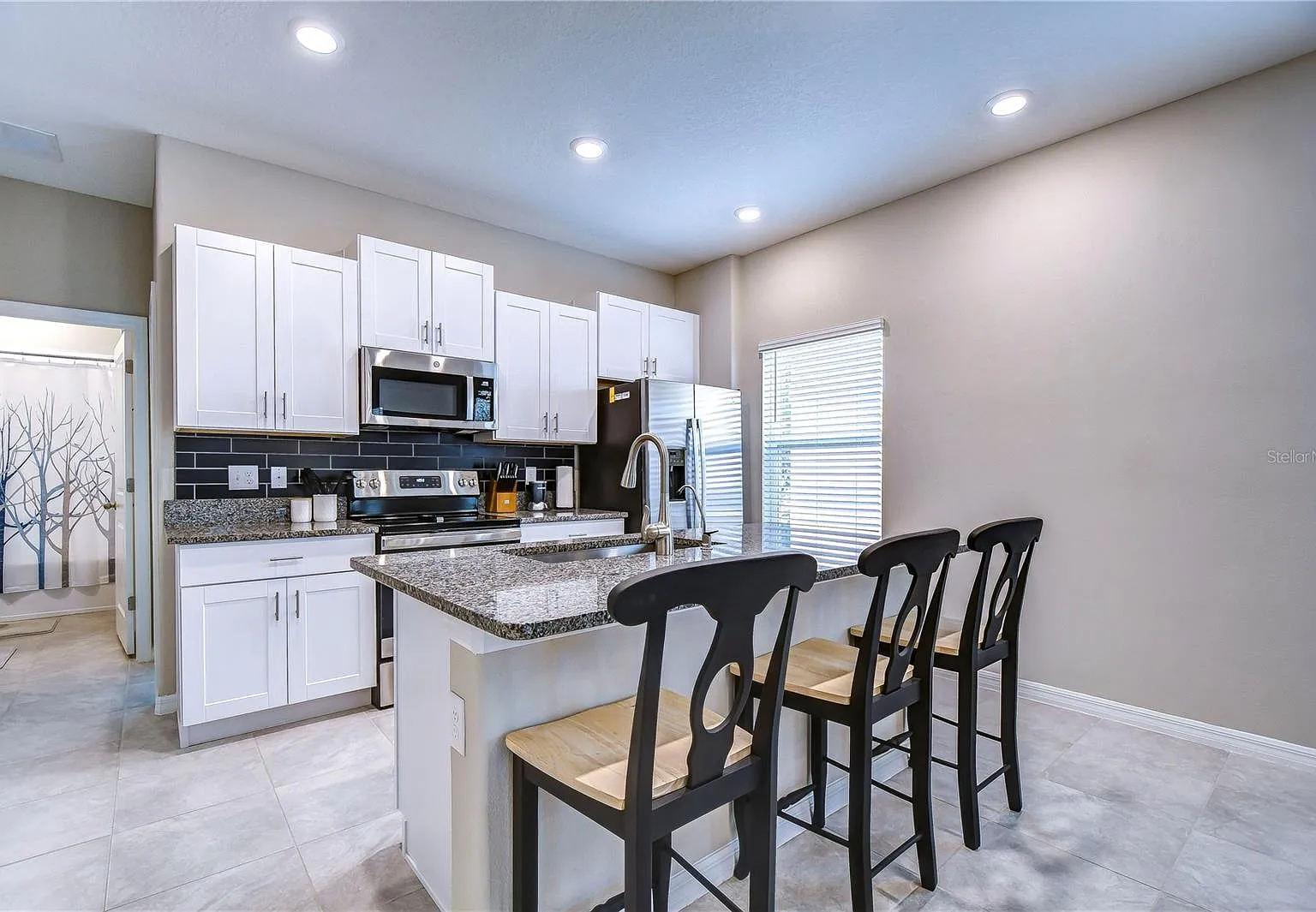 4 bed, 2077 sqft, $2,650 — Photo 2