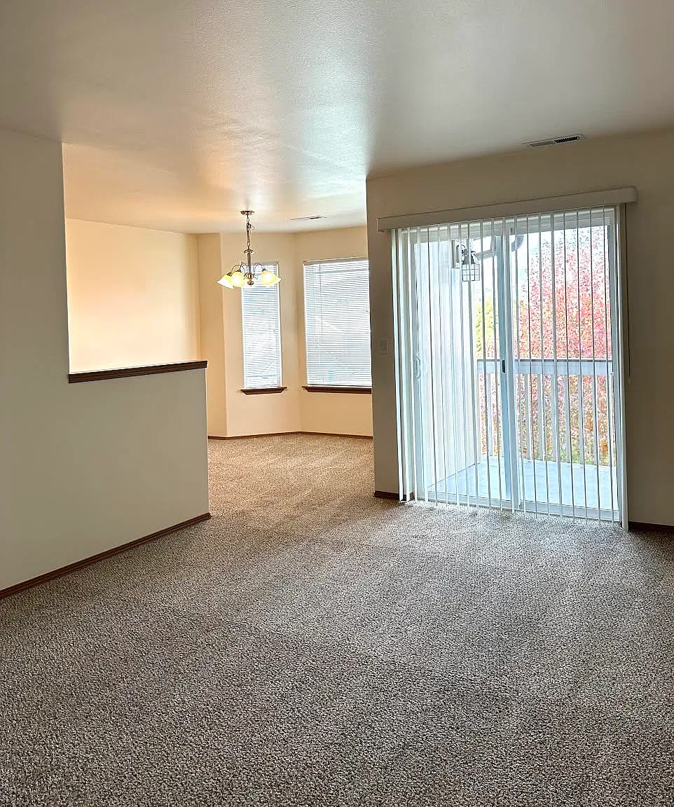 2 bed, 1000 sqft, $1,665 — Photo 2