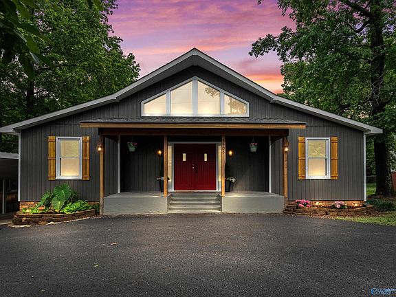 3rd image of 3405 Country Club Cir