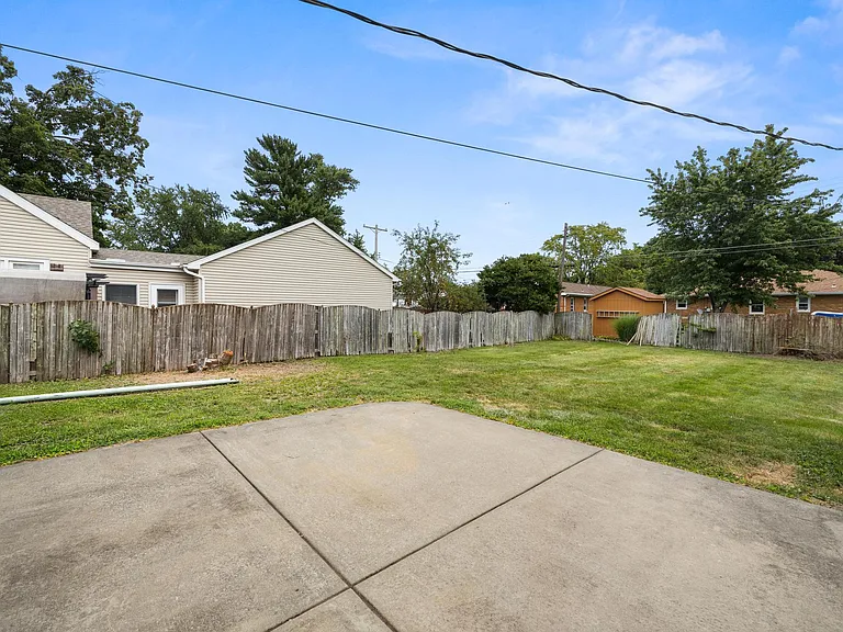 224 N Illinois Ave — Photo 4