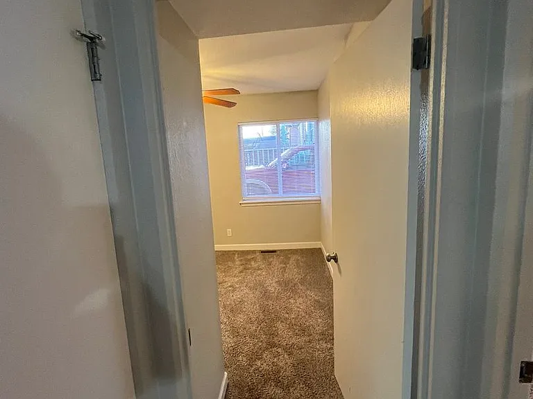 518 Hillsboro Ave — Photo 12