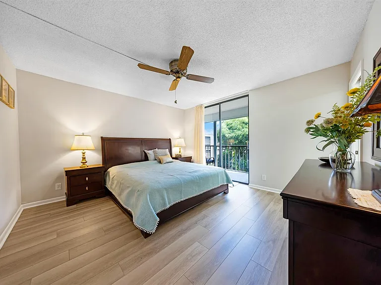 5250 Las Verdes Cir #317 — Photo 13