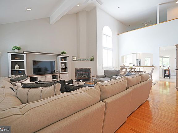 4th image of 105 Hornbill Ct