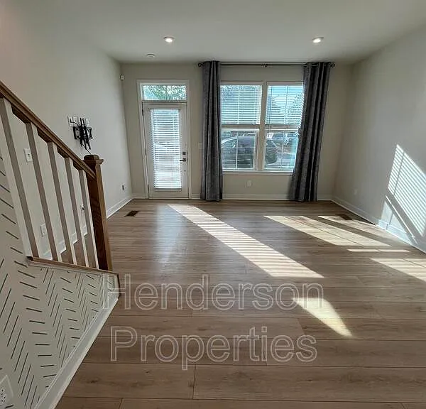 4750 Chastain Ave — Photo 2