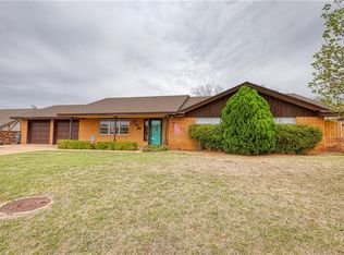 1105 Sherwood Rd, Clinton, OK 73601