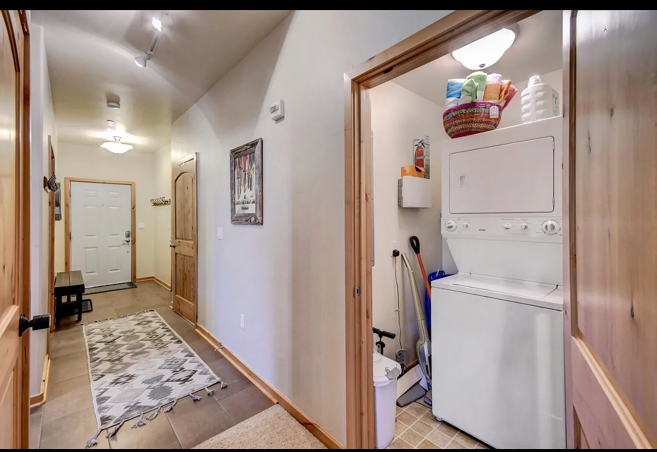 2 bed, 1192 sqft, $3,750 — Photo 2
