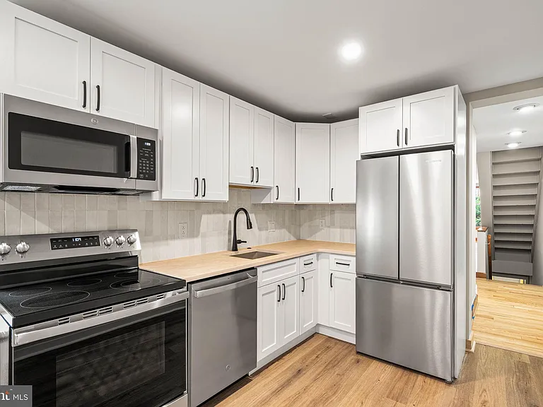 241 S 23rd St #2 — Photo 10