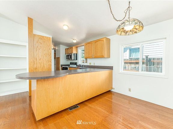 4th image of 320 E Okanogan Ave
