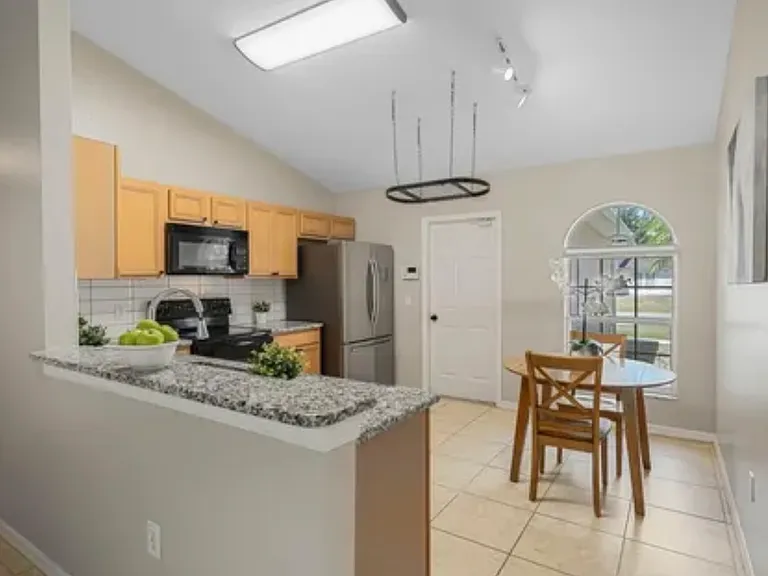 933 Van Loon Ct — Photo 8