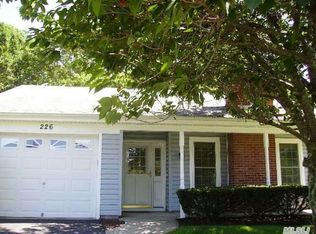 226 Kingston Dr, Ridge, NY 11961