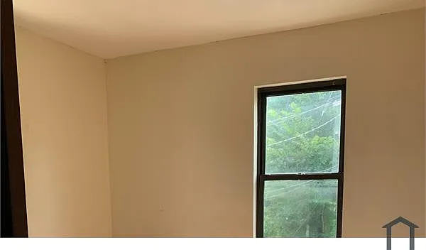 3 bed, 1000 sqft, $2,050 — Photo 2