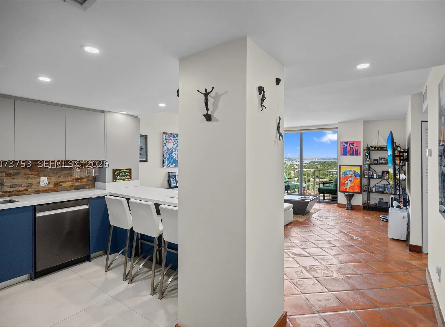 2 bed, 2.0 bath, 904 sqft, $3,000 — Photo 2