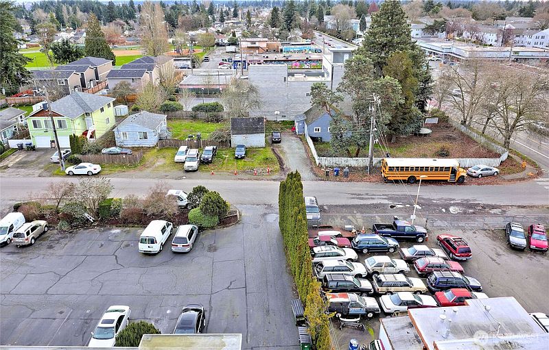 3rd image of 871 SW 135th Street
