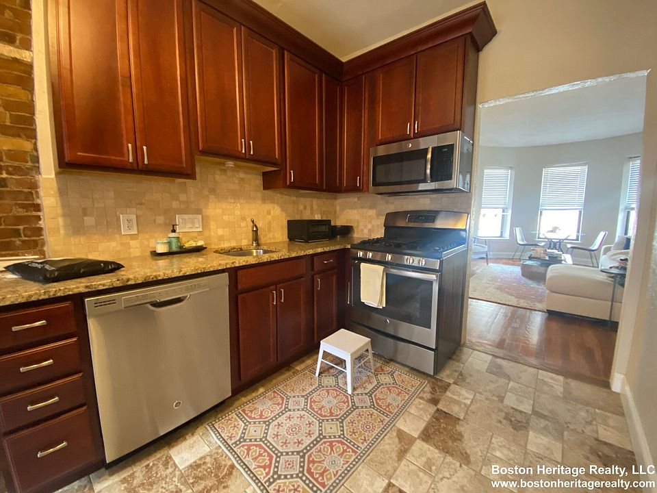 1st image of 10 Westland Ave APT 2