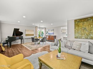 172 Field Point Rd APT 6, Greenwich, CT 06830