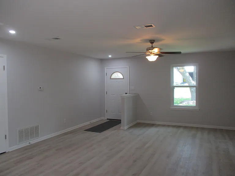 1906 Castle Gate Cir — Photo 3