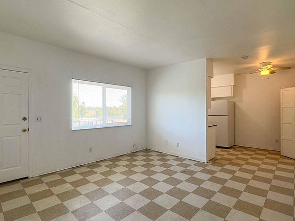 2nd image of 3244 McLarens Ln APT 6