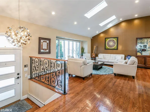 85 Howe Court, Woodmere, NY 11598