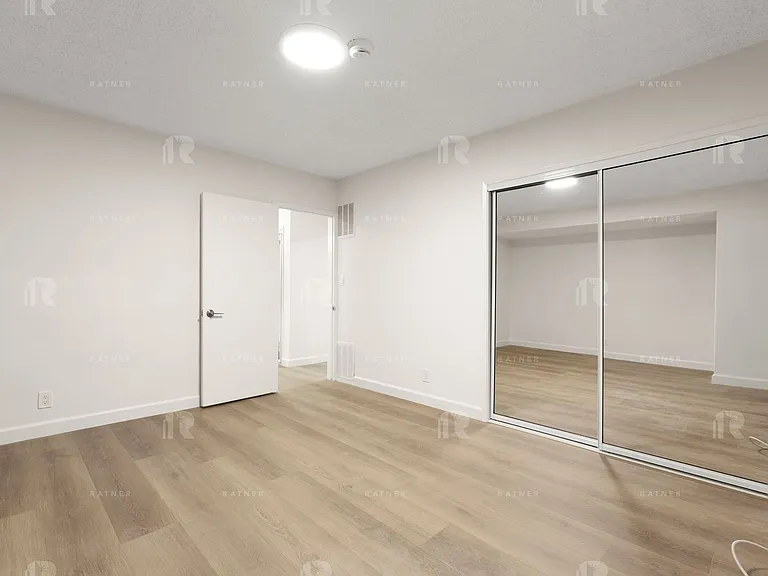 (An/Ti/Yo:B) 4216 Mary Ellen Avenue — Photo 17