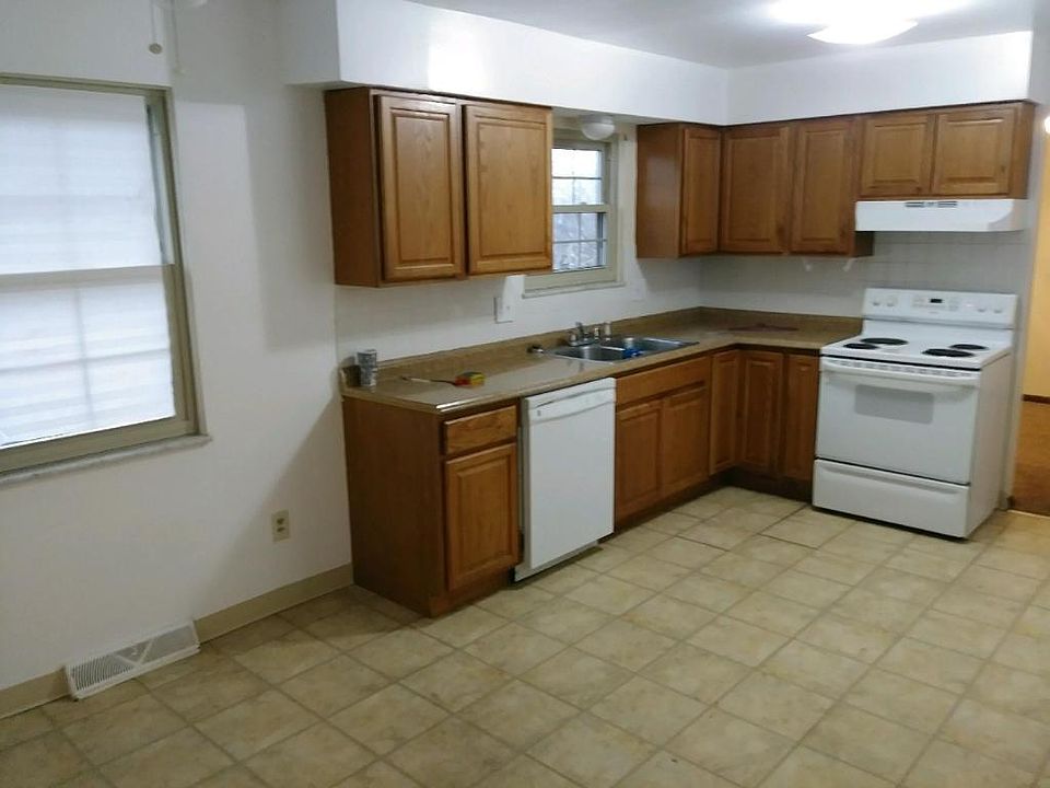 2nd image of 1613 Demorest Rd