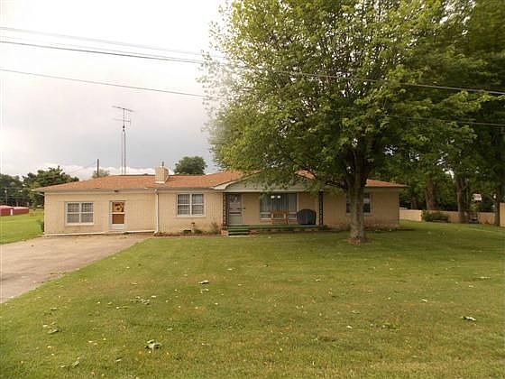 1st image of 301 E Lion Dr