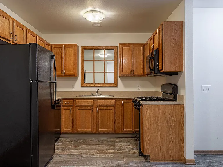 Pinefield Condominiums — Photo 10