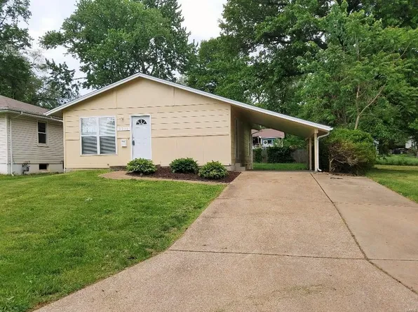 3226 Wismer Rd, Saint Ann, MO 63074