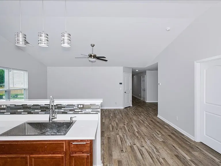 1715 Cheryl Ln — Photo 9