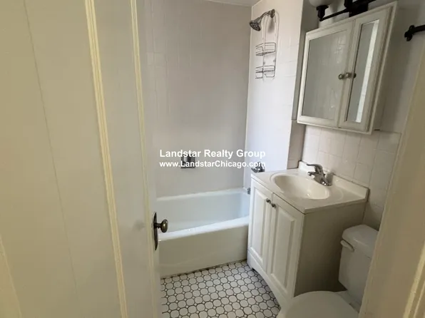 550 Elmwood Ave APT 1, Evanston, IL 60202