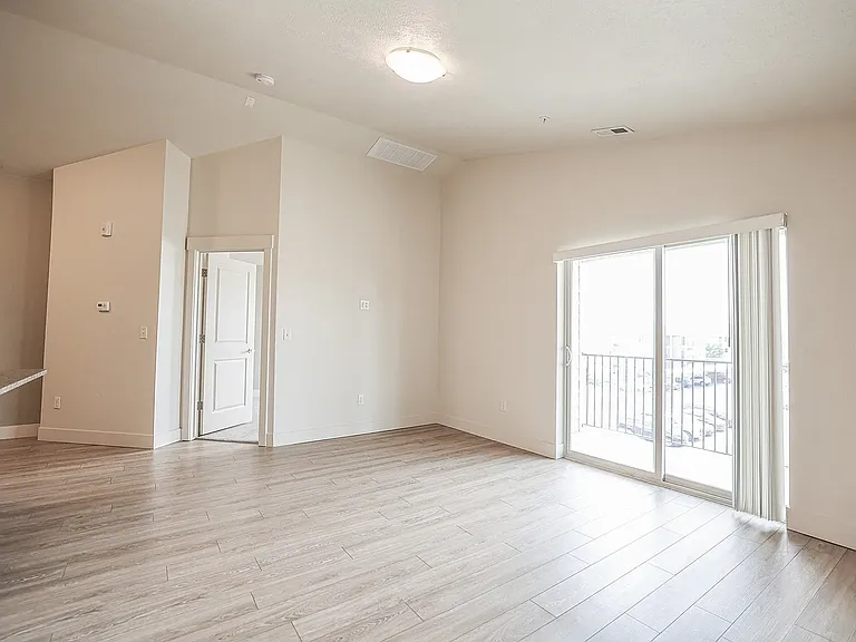 Mesa Falls Apartments — Photo 14
