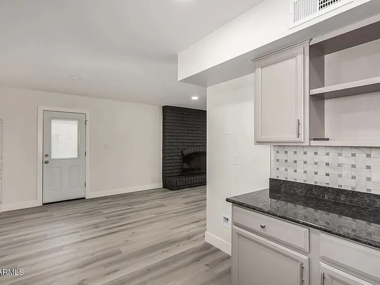 5209 W Hatcher Rd — Photo 4