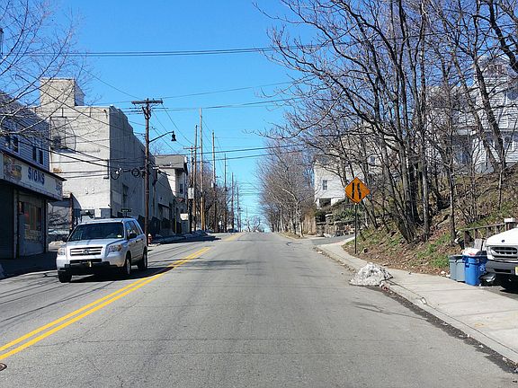 Exterior Neighborhood (street photo)