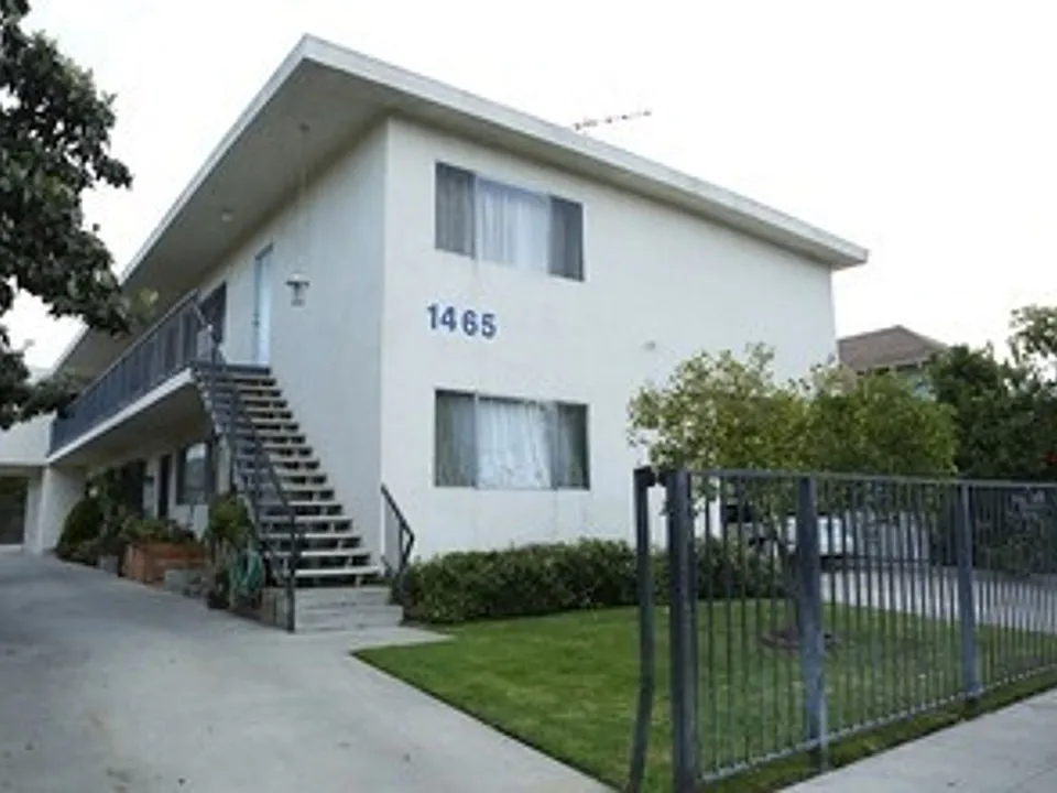 1465 W 25th St