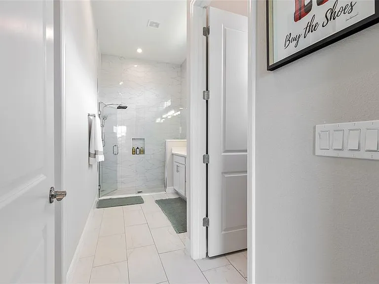 819 Liliana Dr — Photo 16