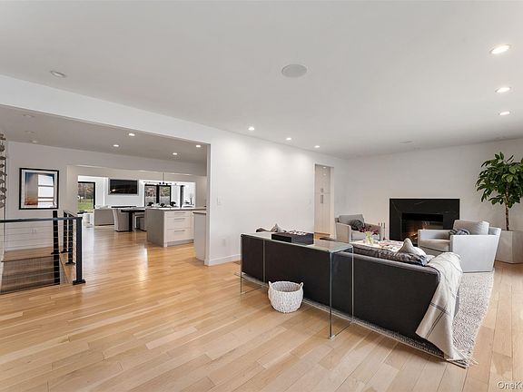 2nd image of 7 Windsong Road