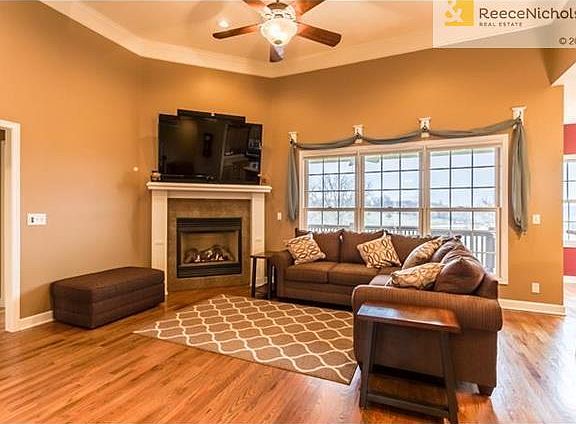 NATURAL LIGHT AND REAL HARDWOOD FLOORING!