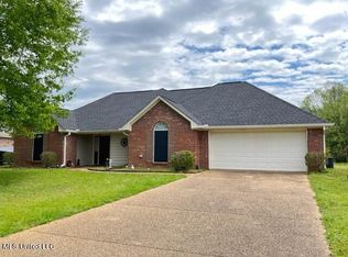 210 Shadow Creek Dr, Florence, MS 39073