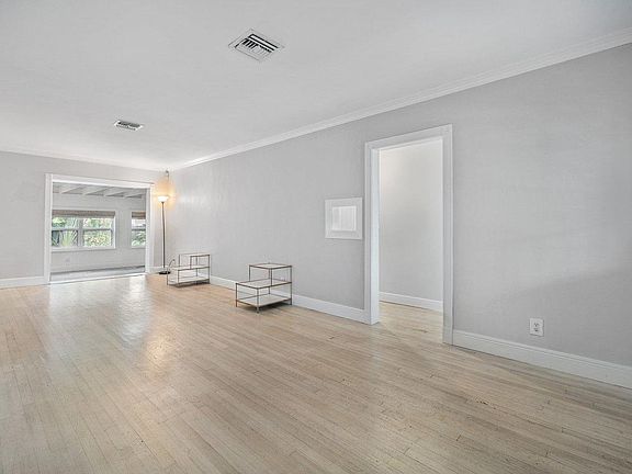 5th image of 237 Greenwood Dr