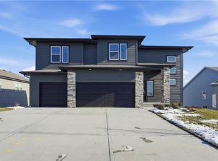 409 Woodview Dr, Raymore, MO 64083