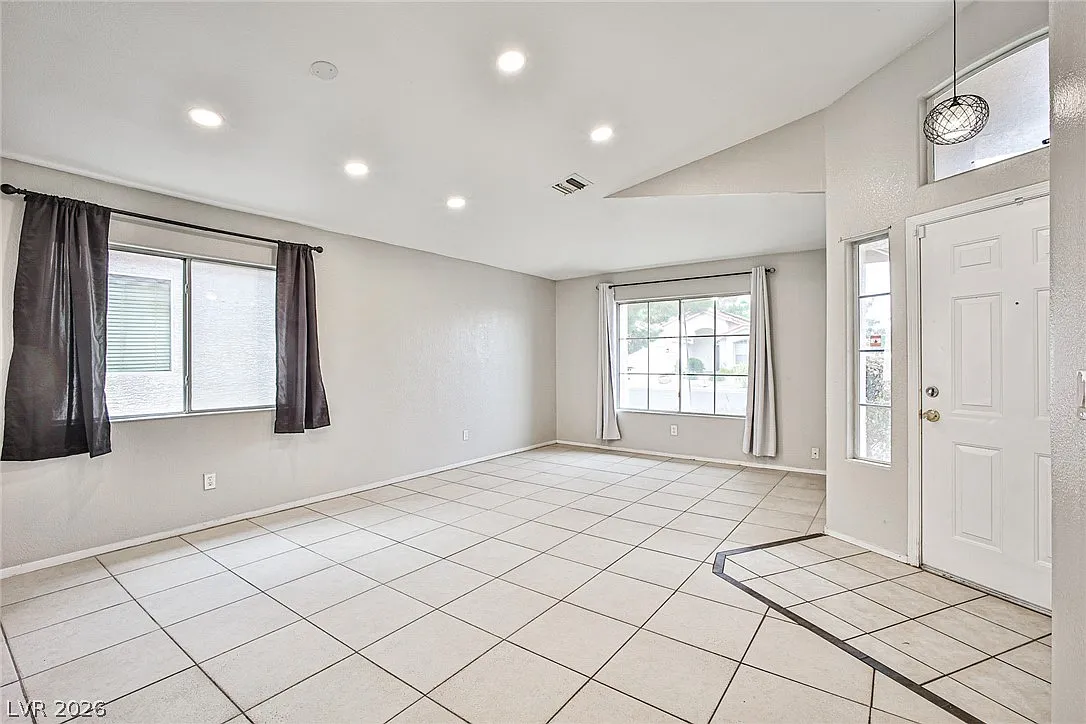 3 bed, 2.0 bath, 1523 sqft, $1,995 — Photo 4