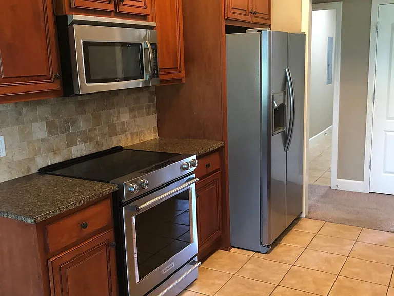 220 Edgewater Dr — Photo 14