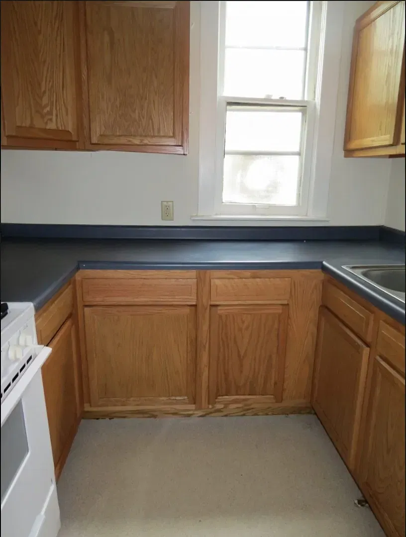 4 bed, 1.5 bath, 2200 sqft, $2,200 — Photo 2