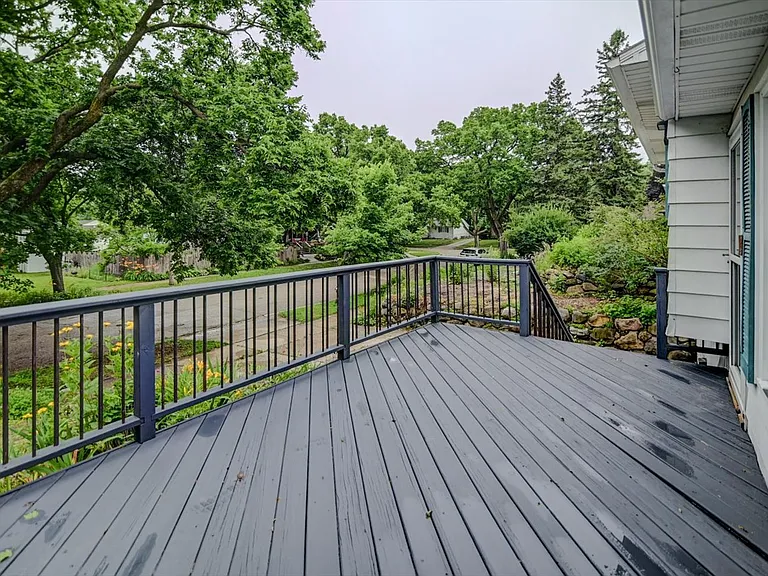 10 Bradford Ln — Photo 8
