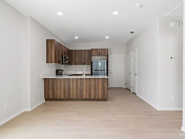 2901 W Driftwood St #1 — Photo 3