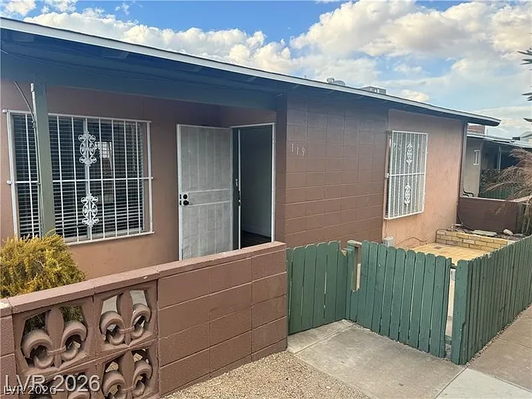 119 E Van Wagenen St — Photo 2