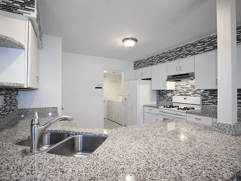 1488 Club Dr #4 — Photo 7
